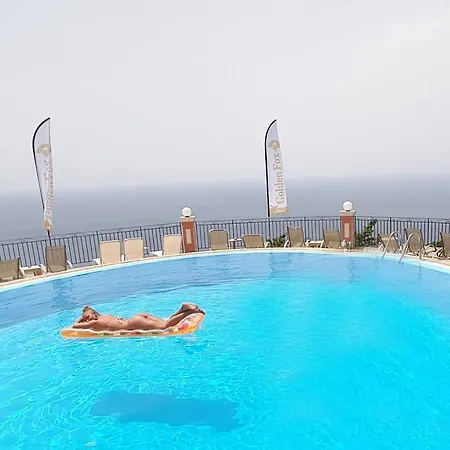Golden Fox Studios&suites Lákones