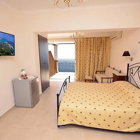 Golden Fox Studios&suites