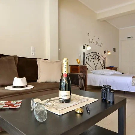 Golden Fox Studios&suites